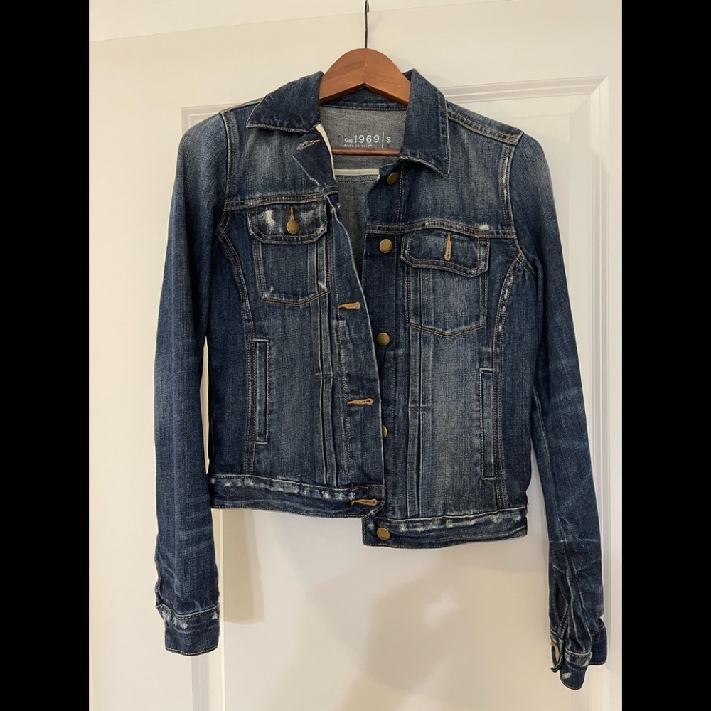 ✨ Women’s Gap Demin Distressed Jacket Size Small